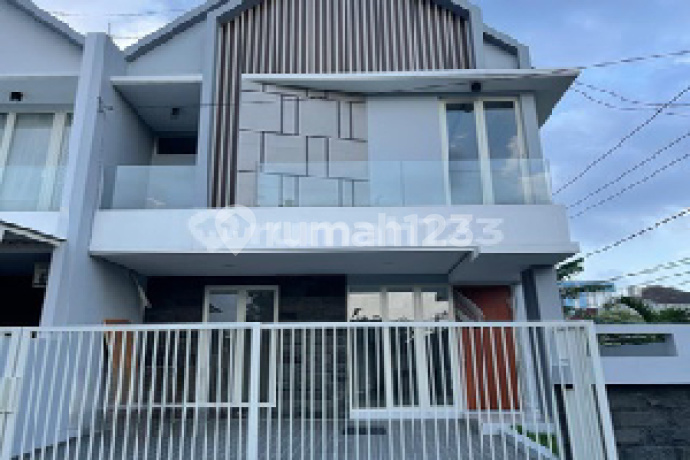 Good SHM Modern House on Jl. Manyar Tirtoyoso Utara IV, Klampis Ngasem, Sukolilo District, Surabaya, East Java, Manyar.