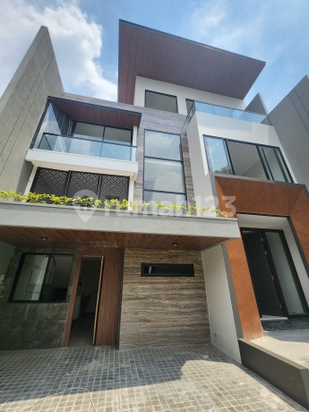 Rumah Mewah 4 Lantai Citraland Utama Selangkah Dari Unesa