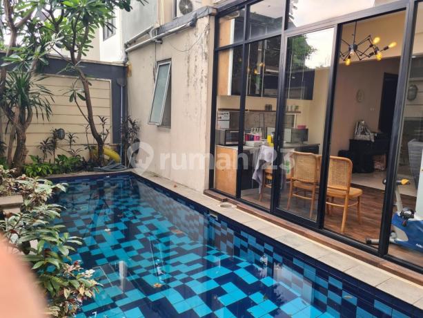 Rumah dengan Kolam Renang di Kamboja Townhouse Kemang Pejaten Jakarta Selatan