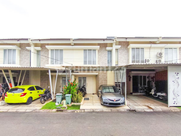 Rumah SHM 2 Lantai 8 Menit ke Mall Paradise Walk Serpong Hadap Selatan J-43170