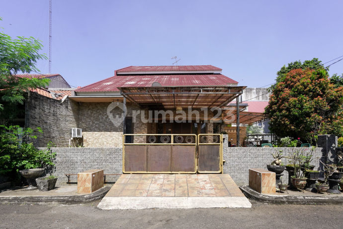 5-Bedroom House Spacious Ready for KPR Near Aeon Mall Jakarta Garden City J-43034