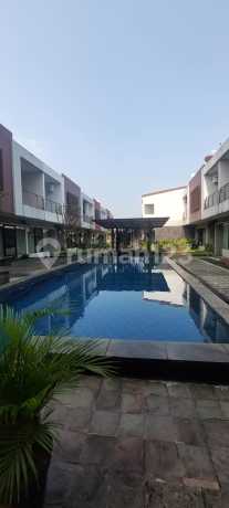 Rumah Cantik With Pool Furnishedluster Maple Town House