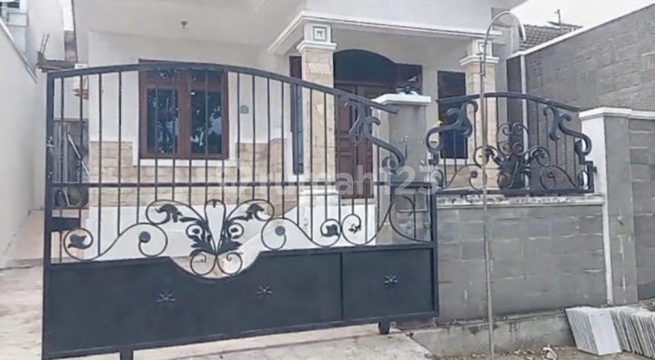 Rumah dengan Bangunan Bagus Siap Huni Lingkungan Nyaman Tenang Dekat Bukit Semarang Baru Rumah dengan Bangunan Bagus Siap Huni Lingkungan Nyaman Tenang Dekat Bukit Semarang Baru