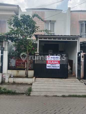 Rumah 2 Lantai, Siap Huni, Backyard di Komplek Departemen Perdagangan