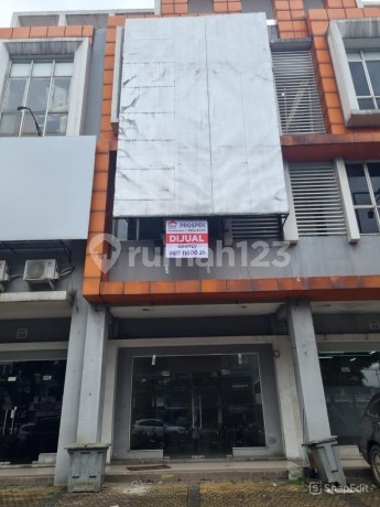 3-Storey Shop House in East Darwin, Scientia Tgr. Strategic location, roadside. Suitable for office or other business uses.