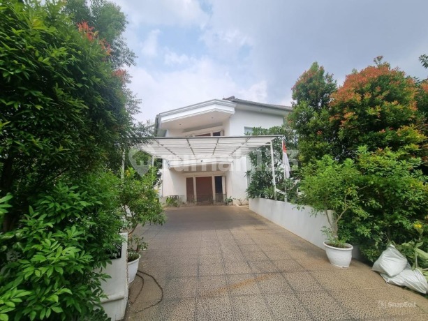 Rumah Dengan Halaman Yg Luas. Rapi Di Puri Beta Ciledug