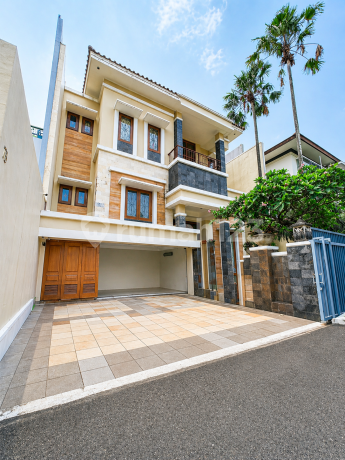 Kemang Dalam (Prime Kemang Area) - Exclusive Private Residence | Rare Listing, Land Area 435 M²
