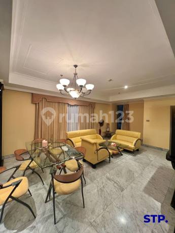 Sewa Kondominium Sheraton Tunjungan Plaza 3+1 BR Lt 17 Furnished