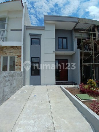 Rumah Baru The Greenlake Wonorejo Rungkut 1 Lantai Ceiling Tinggi