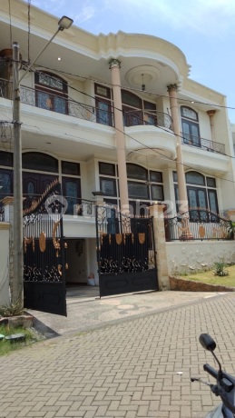 Dijual Rumah SHM di Darmo Hill Surabaya Barat