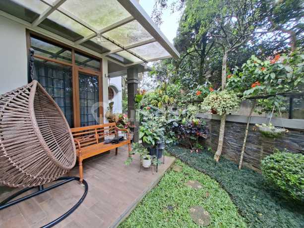 Corner House in Armala Pasteur Gunung Batu Housing Complex Corner House in Armala Pasteur Gunung Batu Housing Complex