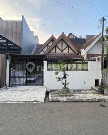 Rumah Hitung Tanah Puri Indah Cocok Untuk Bangun Ulang
