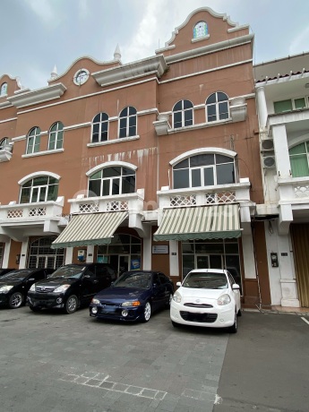 Strategic Linked Shophouse Suitable for Office Restaurant in Prime Area