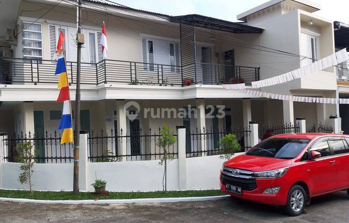 Rumah mewah di hook tingkat 2 di Jl. Dahlia, Batu Ampar Lestari