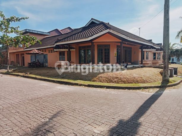 Rumah Konsep villa di perumahan Bukit Damai Indah