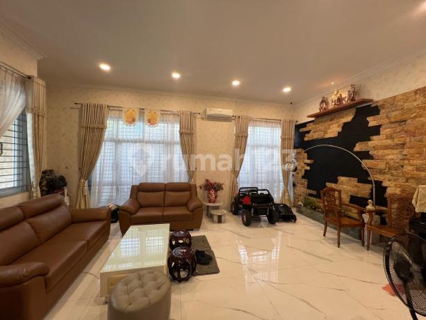 Dijual Villa Mewah Komplek Royal Sumatera Siap Huni 