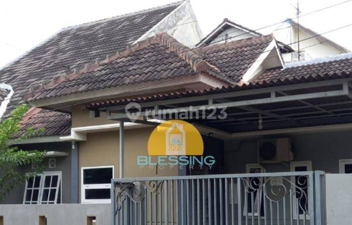 Rumah Hook Strategis di Griya Arteri Sari