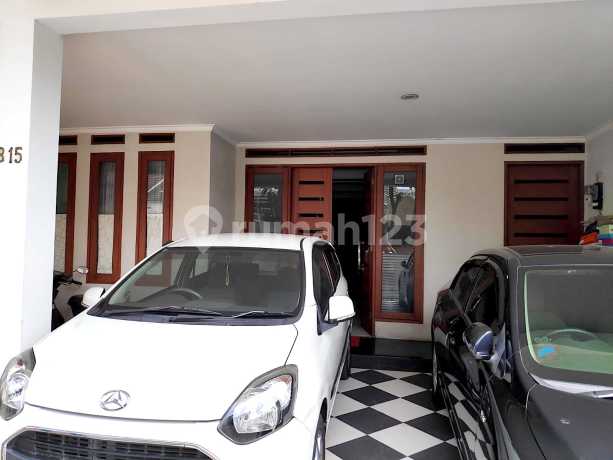 Rumah 3 Lantai di Mekar Indah Jababeka 5 Kamar Tepi Jalan Boulevard