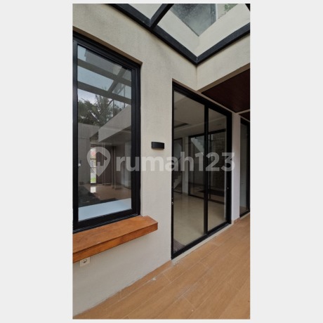 Luxury House in Central Lippo Karawaci for quick sale, perfect for expats in Tangerang Banten.
