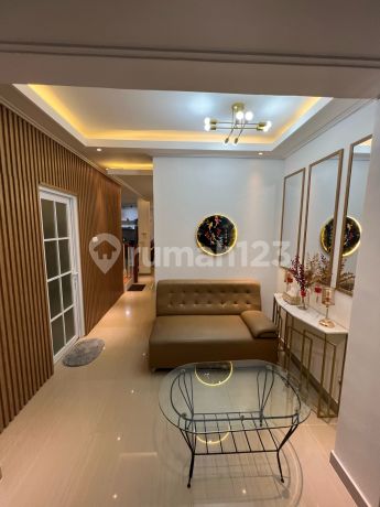 For Sale 3-Story House with Good Interior Design in Lippo Village, Mentawai Cluster, Taman Singosari