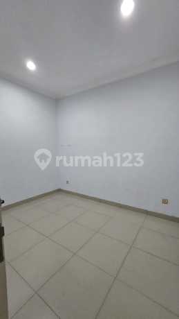 Dijual Rumah 2 Lantai Green Lake City Cluster West Europe Ukuran 8X25 Dekat Danau