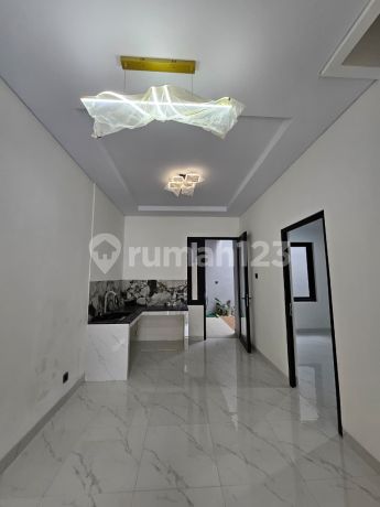 Rumah Baru 2 Lantai Full, 5 Kamar Tidur di Alam Sutera Rumah Baru 2 Lantai Full, 5 Kamar Tidur di Alam Sutera