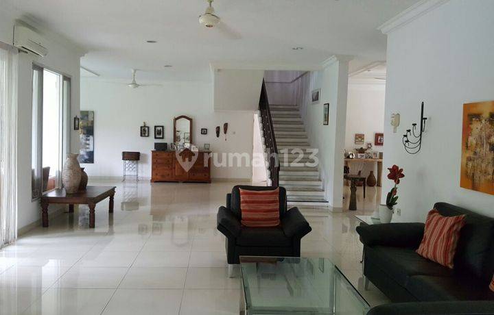 Nice and Cozy House with Study Room and Pool  At Executive Paradise