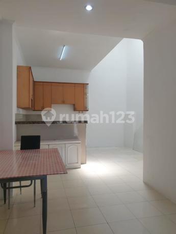 Dijual Murah Rumah 2 Lantai Siap Huni di Griya Permata Tangerang Furnished Hadap Timur