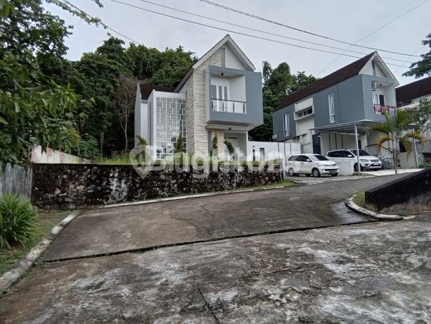 DI JUAL RUMAH WIKA + KOLAM RENANG