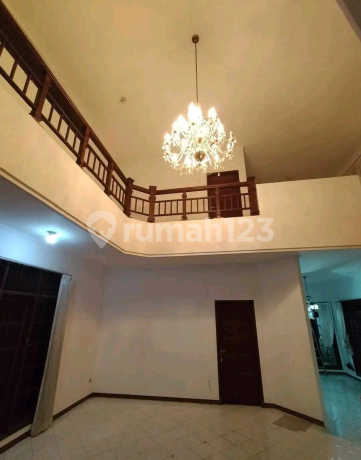 Two-Storey House in Darmo Satelit Utara, Surabaya, Comfortable Area Ron.a2918