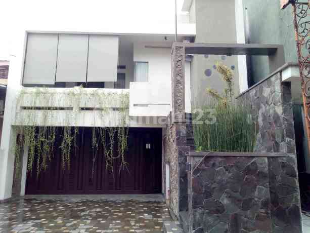 A NICE AND STRONG HOUSE WITH A MODERN DESIGN IN CIPAGANTI GRAHA, CIWASTRA BANDUNG A NICE AND STRONG HOUSE WITH A MODERN DESIGN IN CIPAGANTI GRAHA, CIWASTRA BANDUNG
