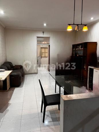 Dijual Ruko Siap Usaha 3,5 Lantai di Depan Sekolah di Daerah Singgasana Pradana Bandung Semi Furniished Dijual Ruko Siap Usaha 3,5 Lantai di Depan Sekolah di Daerah Singgasana Pradana Bandung Semi Furniished
