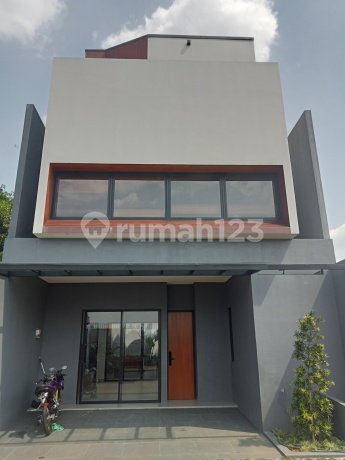 Rumah 3 Lt Serasa Villa View Danau Jarang Ada Unit Terbatas No Banjir !! Rumah 3 Lt Serasa Villa View Danau Jarang Ada Unit Terbatas No Banjir !!