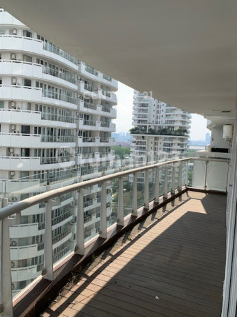 Royale Springhill Residence Kemayoran Dengan Balkon Besar