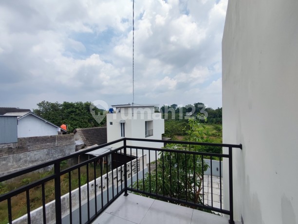 Homestay Dijual; Parkir 4 Mobil area Maguwoharjo Homestay Dijual; Parkir 4 Mobil area Maguwoharjo