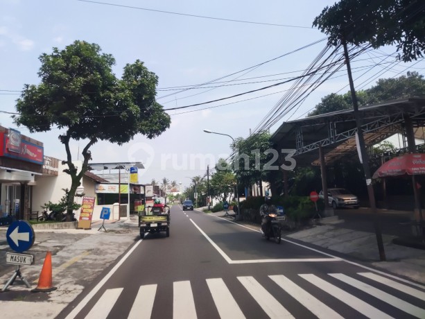 300 Jutaan; Barat Pasar Rejodani Palagan