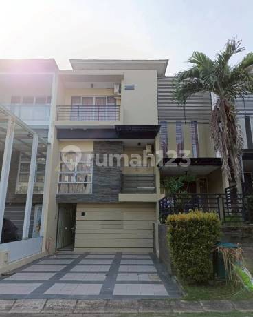 For Quick Sale: 2.5-Story House in Bellavista, Batam Center