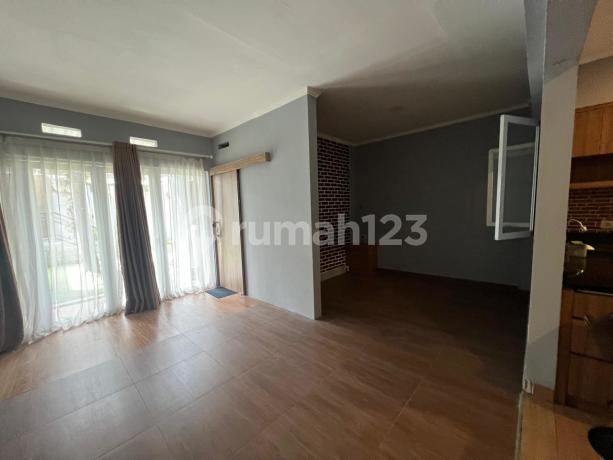 Ready-to-Live Surapati Core Bandung House, West Facing, Comfortable and Spacious Ready-to-Live Surapati Core Bandung House, West Facing, Comfortable and Spacious