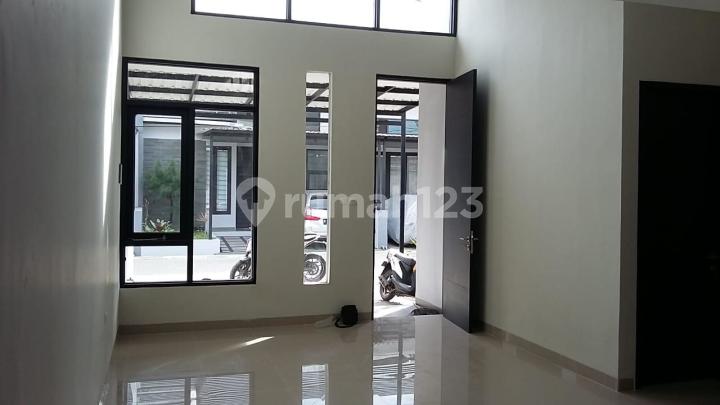 Comfortable House in Kopo Safira Residence Sayati