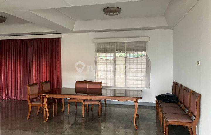 Rumah Klasik di Cipaganti Permai Taman Luas
