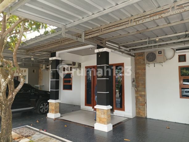 Rumah minimalis modern. Perumahan graha puri strategis depan taman. 