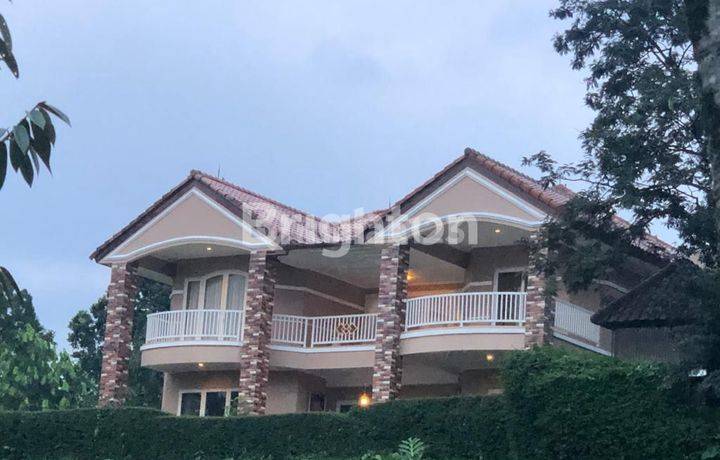 RUMAH MEWAH DUA LANTAI HARGA SANGAT MURAH DI KAKI GUNUNG GEDE