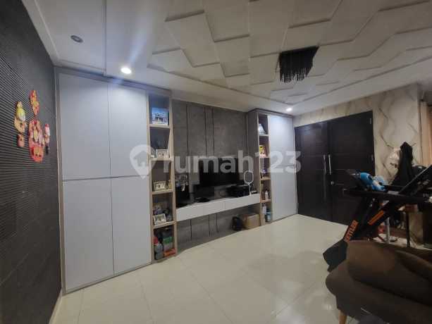 For Sale Beautiful 2 1/2 Story House in Taman Semanan Indah, West Jakarta For Sale Beautiful 2 1/2 Story House in Taman Semanan Indah, West Jakarta