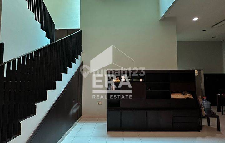 Ceiling Tinggi 3.8m 2 Lantai. Lebar Jalan 3 Mobil Rumah Taman Harapan Indah Jelambar Lebar Jalan 3mobia