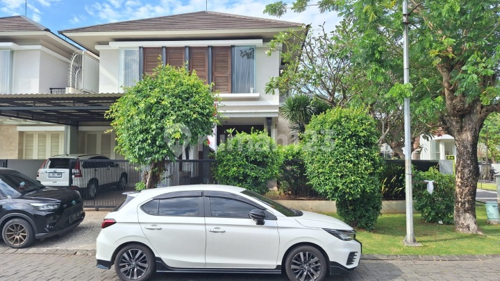 4-Bedroom Hook House in Prambanan Wiyung - Abundant Air & Light