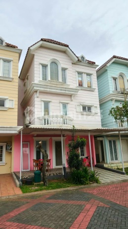 Hunian Montana Village Gading Serpong Kondisi Rapih Depan Tidak Ada Tetangga