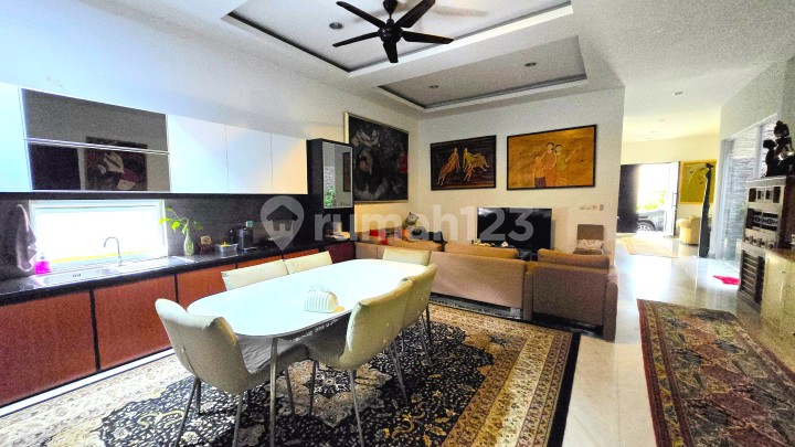 Hidup Berkelas di Hunian Eksklusif Scarlet The Springs Summarecon Serpong Interior Modern & Elegan