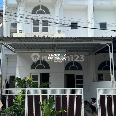 Dijual Rumah Modern Cantik 2Lt Dg Area Parkir Bercanopy Siap Huni Lingkungan One Gate System Row Jalan Lebar Lokasi Strategis Dekat Area Komersial Suhat dan Area Kuliner di De Sapphire Residence Lowokwaru Malang Kota I098 Dijual Rumah Modern Cantik 2Lt Dg Area Parkir Bercanopy Siap Huni Lingkungan One Gate System Row Jalan Lebar Lokasi Strategis Dekat Area Komersial Suhat dan Area Kuliner di De Sapphire Residence Lowokwaru Malang Kota I098