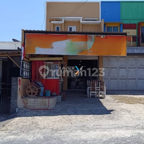 For Sale Minimalist 2-Storey Shophouse Well-Maintained, Adapted for Residential and Business Use, Includes Parking Area. Location on Main Road, Suitable for Business and Easy Access to All Places in Mutiara Jingga Residence, Lowokwaru, Malang City. H504