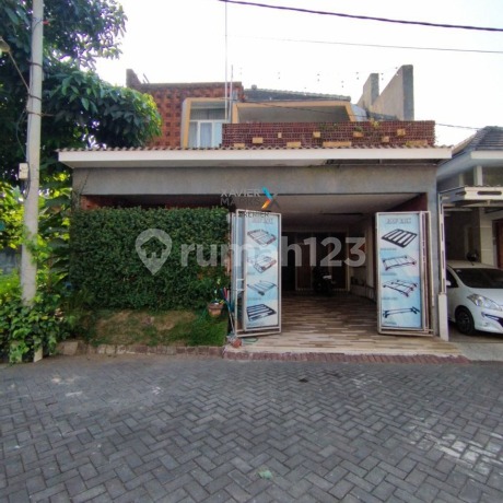 Dijual Rumah Modern Cantik Bonus Furnish dan Desain Open Space Ada Kolam Ikan Area Jemuran Atap Kaca Siap Huni Lokasi Strategis Dekat Talkom Gadang dan Terminal Gadang di Green Living Residence Malang Kota G998